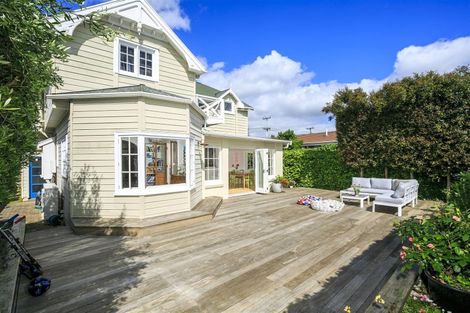 Photo of property in 2/4 Stratford Avenue, Milford, Auckland, 0620