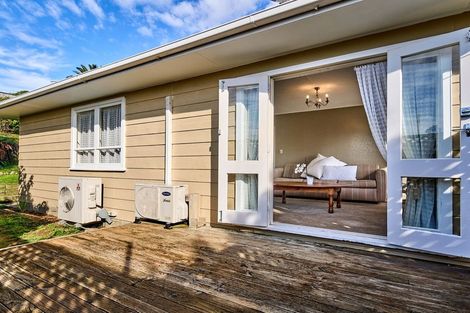 Photo of property in 3 Cleat Street, Whitby, Porirua, 5024