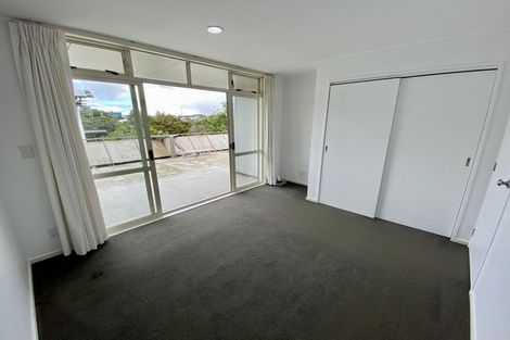 Photo of property in 1a/20 Ian Marwick Place, Birkenhead, Auckland, 0626