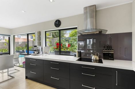 Photo of property in 29 Wiltshire Place, Somerville, Auckland, 2014