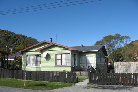 Photo of property in 19 Taylor Street, Cobden, Greymouth, 7802