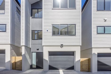 Photo of property in 17b Hogans Road, Glenfield, Auckland, 0629