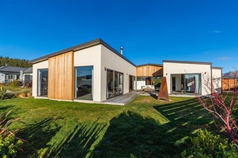 Photo of property in 18 Centre Crescent, Wanaka, 9305