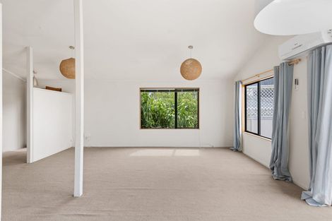 Photo of property in 4a Orewa Heights Crescent, Orewa, 0931