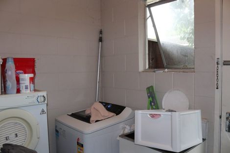 Photo of property in 2/199 Henderson Valley Road, Henderson, Auckland, 0612