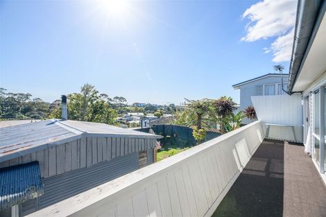 Photo of property in 4 Marie Crescent, Te Atatu South, Auckland, 0610