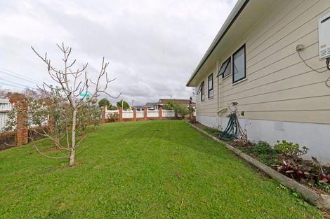 Photo of property in 2/1 Silverstone Place, Henderson, Auckland, 0612