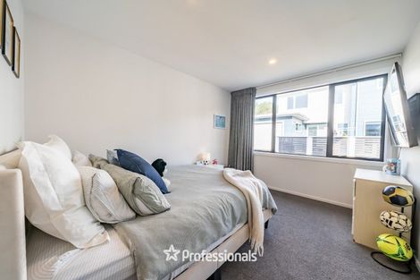 Photo of property in 393 Stokes Valley Road, Stokes Valley, Lower Hutt, 5019