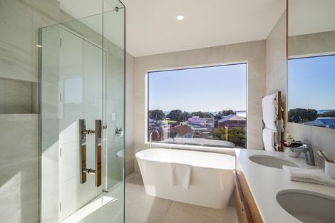 Photo of property in 2 Ronaki Road, Mission Bay, Auckland, 1071