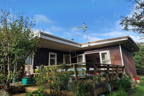 Photo of property in 17 Rangihiroa Street, Waikanae Beach, Waikanae, 5036