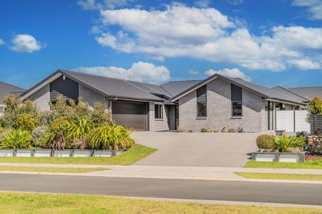 Photo of property in 18 Awatea Drive, Whitianga, 3510