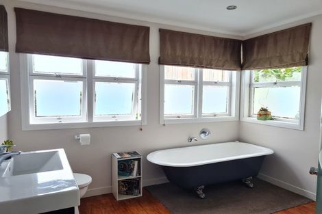 Photo of property in 2/11 Seaview Avenue, Northcote, Auckland, 0627