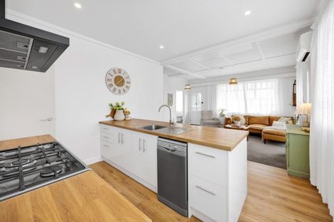 Photo of property in 21 High Street West, Waitara, 4320