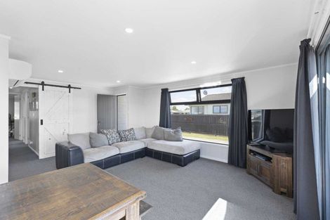 Photo of property in 7 Colonial Place, Kelvin Grove, Palmerston North, 4414