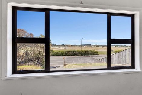 Photo of property in 27 Jackson Street, College Estate, Whanganui, 4500