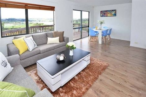 Photo of property in 1/21 Jumento Place, Unsworth Heights, Auckland, 0632