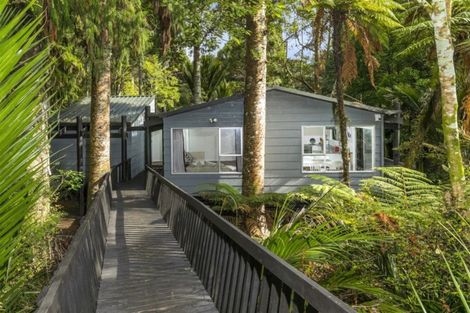 Photo of property in 16 Napuka Road, Henderson Valley, Auckland, 0612