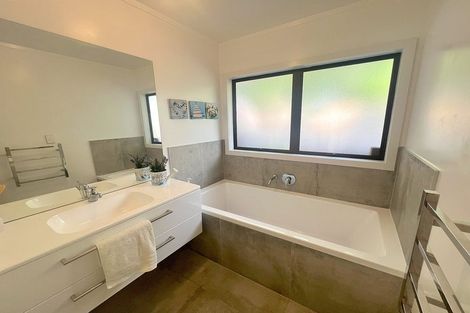 Photo of property in 2/24 Hattaway Avenue, Bucklands Beach, Auckland, 2012