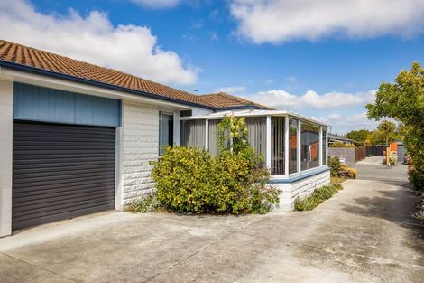 Photo of property in 1/72 Royal Park Drive, Parklands, Christchurch, 8083