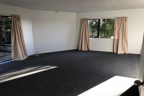 Photo of property in 11 Felicity Place, Unsworth Heights, Auckland, 0632