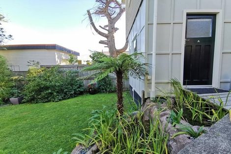 Photo of property in 194 Townsend Road, Miramar, Wellington, 6022