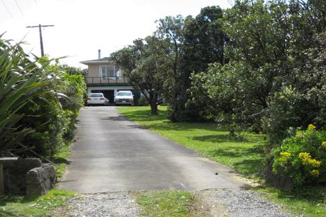 Photo of property in 5 Te Ahuahu Road, Piha, New Lynn, 0772
