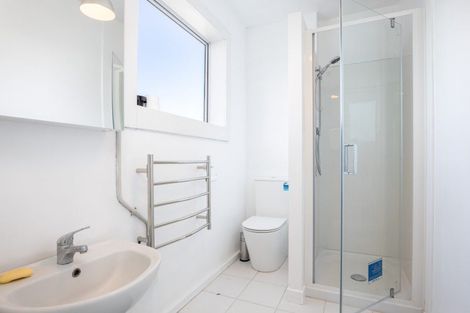 Photo of property in Devonport Apartments, 11/127 Saint Aubyn Street, New Plymouth, 4310