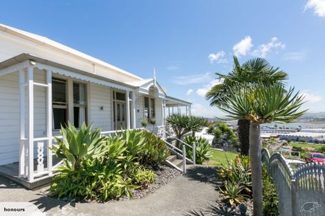 Photo of property in 2 Denholm Road, Hospital Hill, Napier, 4110