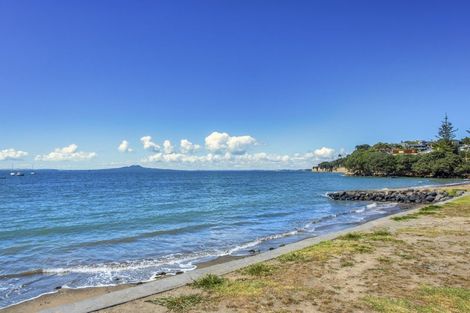 Photo of property in 1/992 Beach Road, Torbay, Auckland, 0630