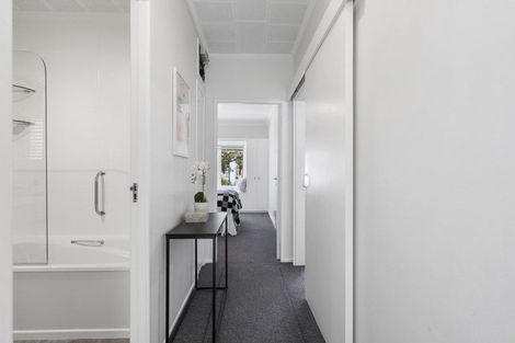 Photo of property in Kingsgate Flats, 10 Austin Street, Mount Victoria, Wellington, 6011