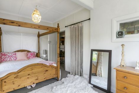 Photo of property in 27 Marine Parade, Macandrew Bay, Dunedin, 9014