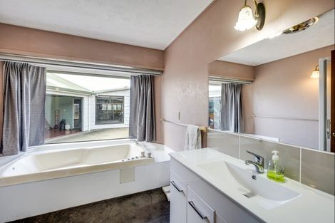 Photo of property in 56 Hetley Crescent, Taradale, Napier, 4112