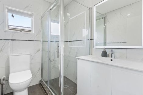 Photo of property in 3/94 Chivalry Road, Glenfield, Auckland, 0629