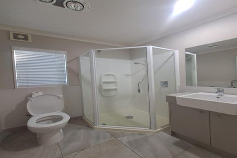 Photo of property in 11 Lorenzo Way, Flat Bush, Auckland, 2016