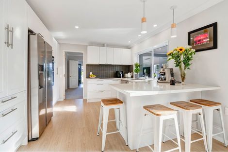 Photo of property in 19 Esther Place, Red Beach, 0932