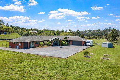 Photo of property in 13 Te Awa Place, Red Beach, 0932