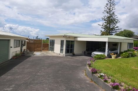 Photo of property in 40 Waimumu Road, Massey, Auckland, 0614
