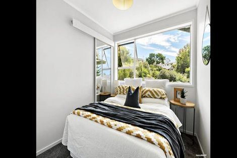 Photo of property in 2/7 Malters Place, Browns Bay, Auckland, 0630