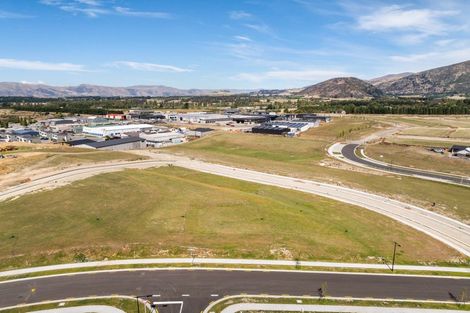 Photo of property in 42 Doug Ledgerwood Drive, Wanaka, 9305