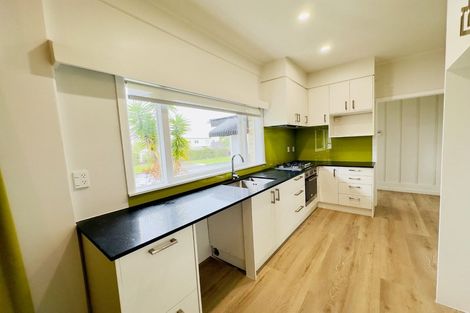 Photo of property in 35 Archibald Road, Kelston, Auckland, 0602
