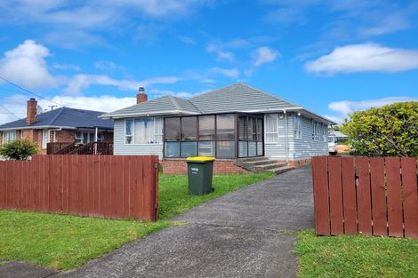Photo of property in 15 Tiki Street, New Lynn, Auckland, 0600