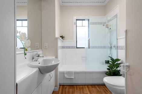 Photo of property in 18 Queen Street, Cambridge, 3434