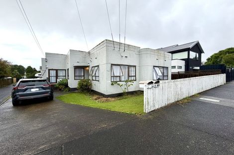 Photo of property in 2/493 Point Chevalier Road, Point Chevalier, Auckland, 1022