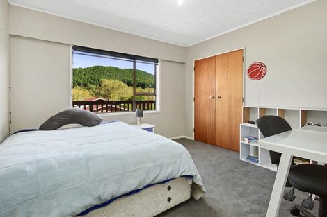 Photo of property in 6 Zande Terrace, Tawa, Wellington, 5028