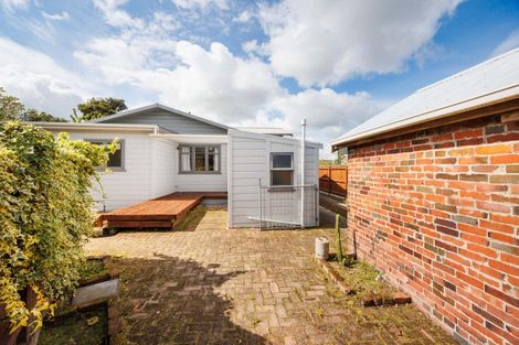 Photo of property in 17 Haydon Street, Roslyn, Palmerston North, 4414