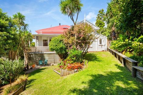 Photo of property in 49 West Lynn Road, Titirangi, Auckland, 0604
