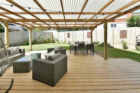 Photo of property in 22 Downer Street, Helensville, 0800