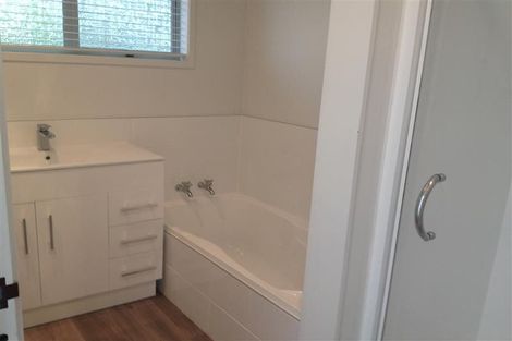 Photo of property in 16 Heaton Grove, Chatswood, Auckland, 0626