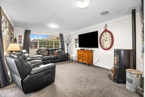 Photo of property in 7 Hemingford Place, Halswell, Christchurch, 8025