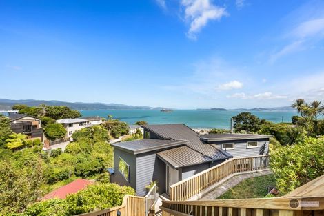 Photo of property in 4 Singers Road, Korokoro, Lower Hutt, 5012